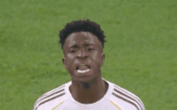 西甲中途被換下，維尼修斯暴怒，世界足球先生咋落到這般境地