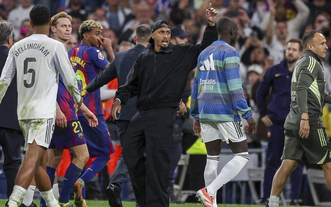 弗里克和拉菲尼亞為巴薩打氣：只是輸?shù)袅?分，還有時間追趕