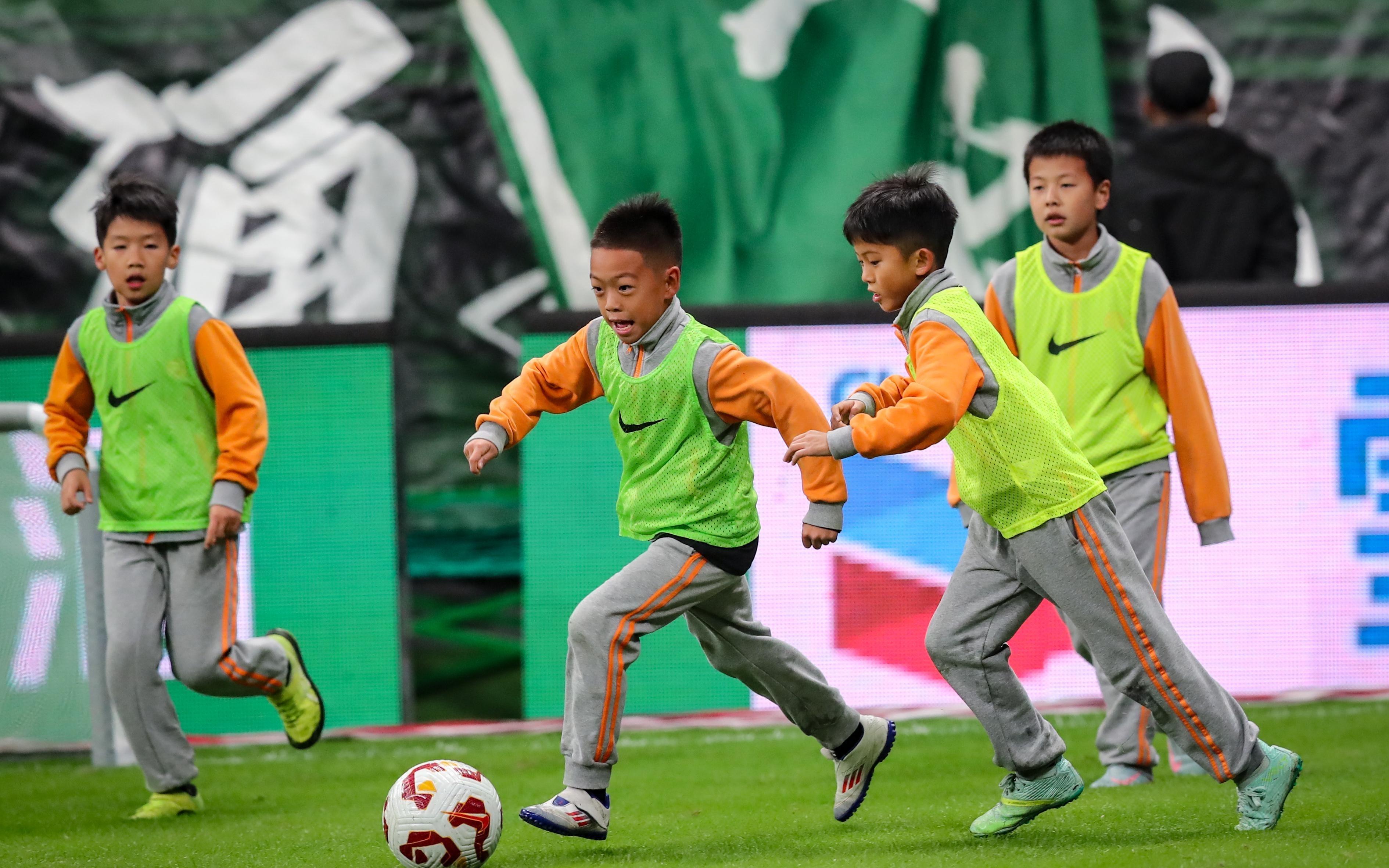 “班超進中超”在工人體育場開賽，北京加碼推進小學(xué)生校園足球