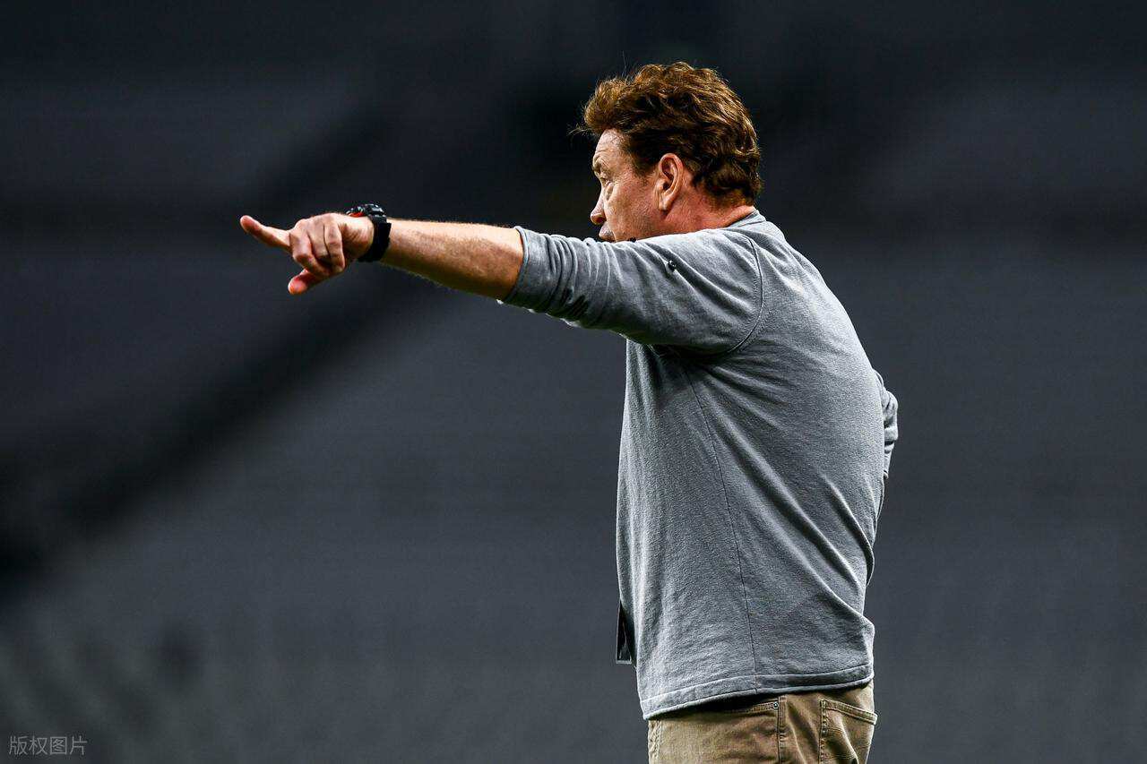 斯盧茨基能否留在申花未來俱樂部爭(zhēng)冠將影響他的命運(yùn)，值得期待